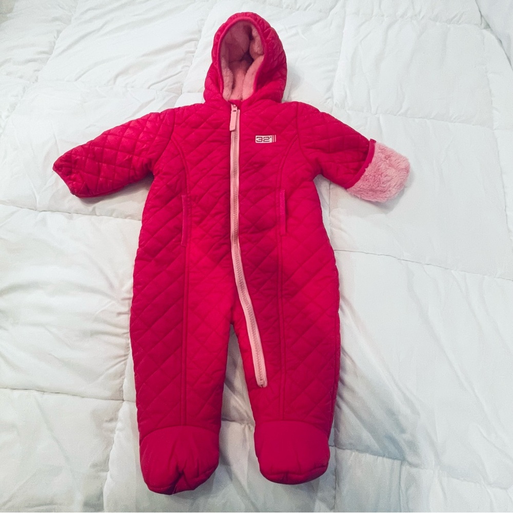 32 Degrees Snowsuit Size 3/6 mo Hot Pink Zip-up Puffer Style Snow Suit Fur Lined